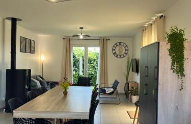 Gîte neuf,12mn du Futuroscope, 9 personnes -Le Tournesol - Foto 1