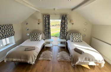 Luxury homely open-plan Barn with log burner & games room - Foto 10