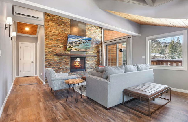 Alpine Chalet Nature Lovers Rejoice! Chic 4 BDR - Photo 14