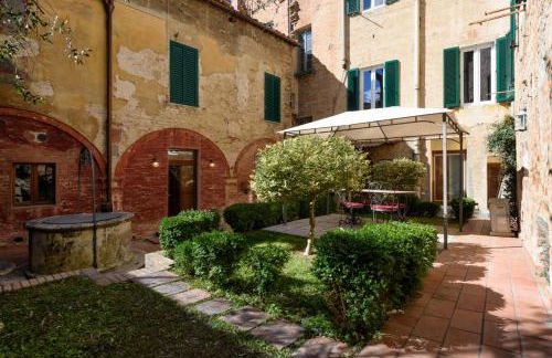 Regis Condo - Photo 44