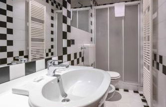 Riva Reno, Bologna by Short Holidays - Photo 27