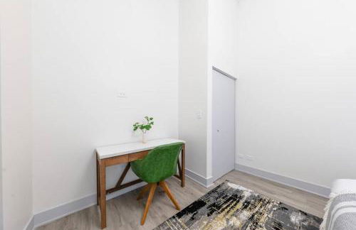 Luxurious 5BR Suite Perfect for Group of 12 guests with Pool table, Optional Parking and Gym Access Near McCormick Place and Soldier Field - Foto 9