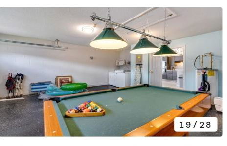 Spacious 3 bedroom pool home with lake view - Foto 17