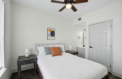 Bright & Stylish 2-Bed, 2-Bath Apartment - Foto 1