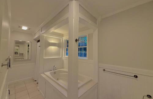 Beautiful House in the Woods, Huge Yard, Hot Tub - Foto 20