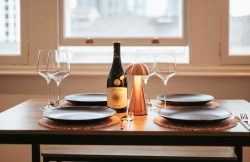 Central & Chic Flat-Sleeps 4-By FabAccommodation - Foto 5