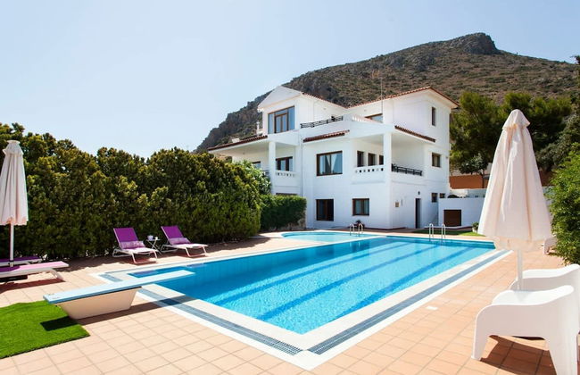 Artemis Spacious Luxury Villa With XL Private Pool - Foto 6
