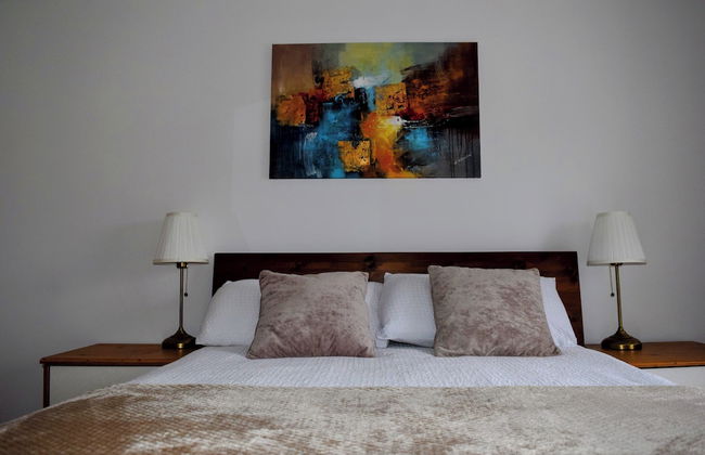 The Hideaway - Spacious 3 Bedroom Apartment - Photo 8