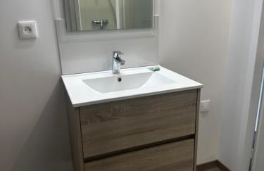 leBel endroit 145m2 , terrain et terrasse de 350m2 au coeur des commerces ,à proximité de la mer et tous services inclus - Photo 8