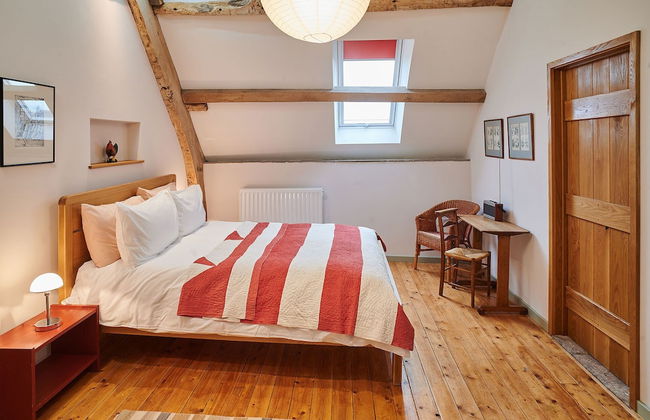 Host Stay Penrheol Farmhouse - Photo 7