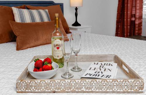 NEW Steps to Downtown - 7 Mins to Beach & Free Parking - Foto 25