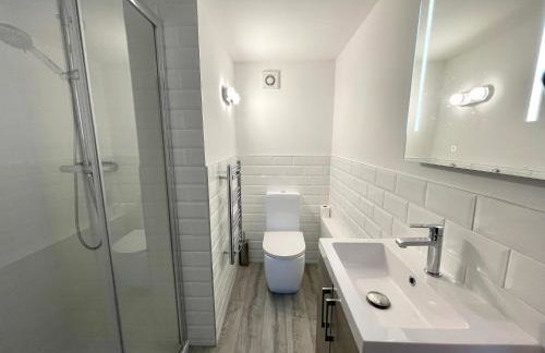 Fantastic convenient 2 Bedroom 2 bathroom Perfect for Stansted Airport, 3 minute walk to Bishops Stortford Train Station! - Foto 9