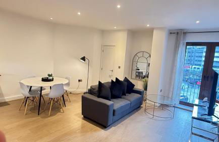 Extra large spacious 1 Bedroom private apartment, Nr St Albans City Station, Business, contractor, Parking, WiFi - Photo 5