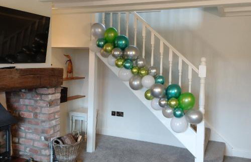 Barley Cottage - 5* Cyfie Farm with log burner and private covered hot tub - Foto 23