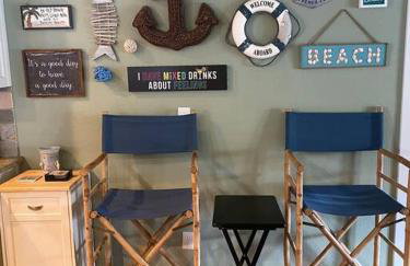 JUST LISTED Beach House Steps Away from the Beach - Foto 22