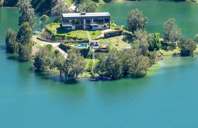 Guatapé Reservoir Pontoon Boat Ride & Barbecue - Foto 1