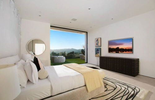 Ultra-Luxurious BH Estate with Pool, Theatre, Views - Foto 22