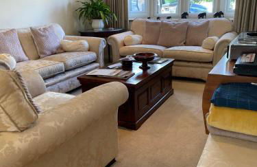 Cotswolds Luxury House in Central Bourton Large Sleeps 2-11. Pet Friendly. - Photo 5