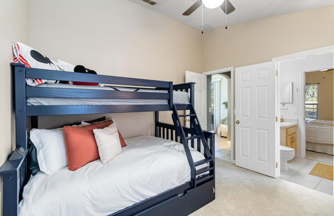 Amazing Vacation Home With Private Pool at Highland Reserve! - Photo 32