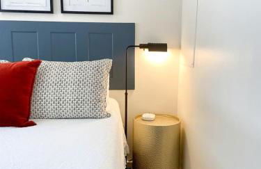 Pet-Friendly Glamping Cabin, with River Access in Ingram, Texas - Foto 2