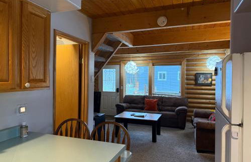 Talkeetna Log Cabin with Hot Tub Unit 1 - Foto 21