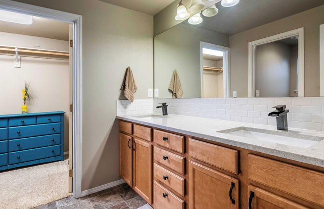 Old Mill Getaway by Avantstay Private Backyard w/ Hot Tub - Foto 23