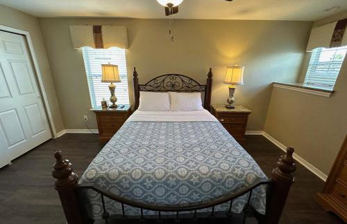 An Incredible Vacation Home with Saltwater Pool! - Foto 35