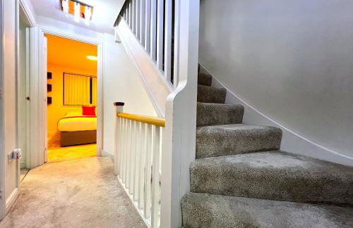 Swan's Place - Large 4bed home, Sleeps 9, Parking x2 & Games room - Foto 17