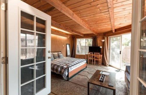 SunHouse 1410sqft BBQ 3xTVs Pets W/D Backyard - Photo 13