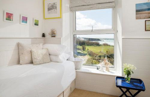 Beautiful family house with amazing sea views - Photo 28