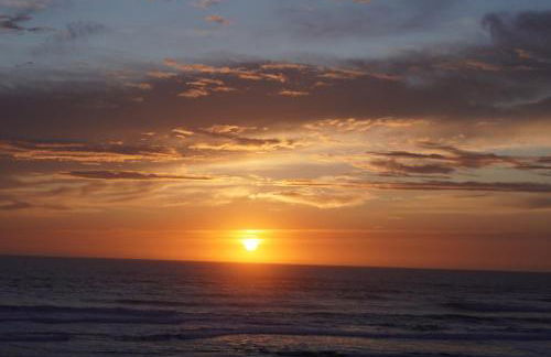 Kalumi Aparthotels - Japandi-Style Apartments with Terrace, Pergola, and Portuguese BBQ - Foto 59