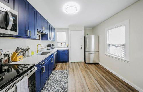 Modern Deluxe Kitchen, King Bed, Laundry, DT Renton close to Valley Med & SeaTac - Foto 12
