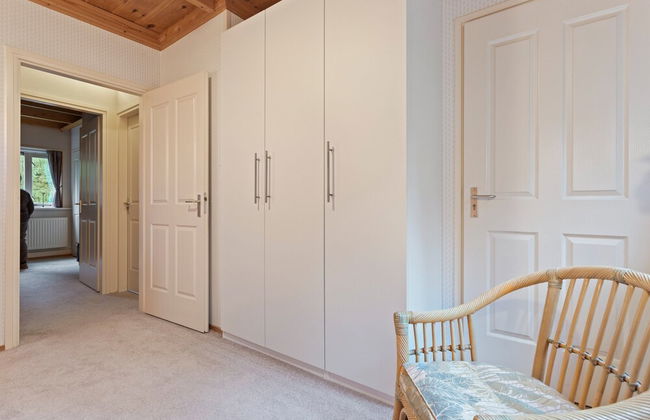 Terrace Apartment With Lush Garden - Photo 7