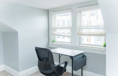 TWO town homes! 6 Bedrooms, 2 King beds, Walk to Eats - Foto 42