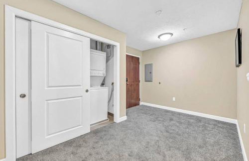 LAKE VIEW Sky-Suite in the Heart of Downtown! - Photo 29