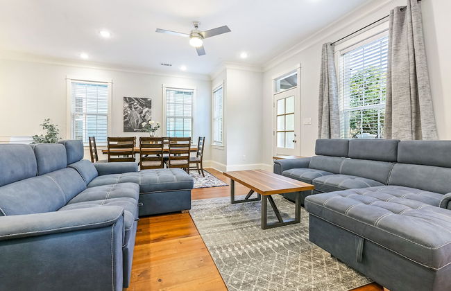 Spacious 5 BR Retreat with Pool - Near It All - Foto 21