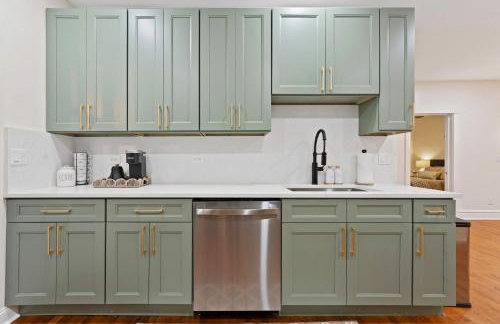 New Elmhurst Gem - Game Room & Amazing Yard - Foto 12