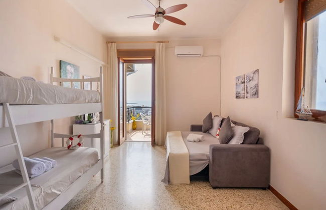 Sea View Panoramic Penthouse - Photo 2