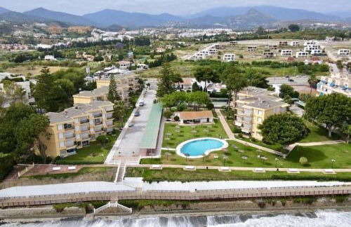 Modern beachfront apartment 2 Bdrm , incredible views - Photo 7