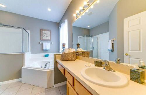 Family Pool Home, Gated Resort, near Disney & golf -209 - Foto 13