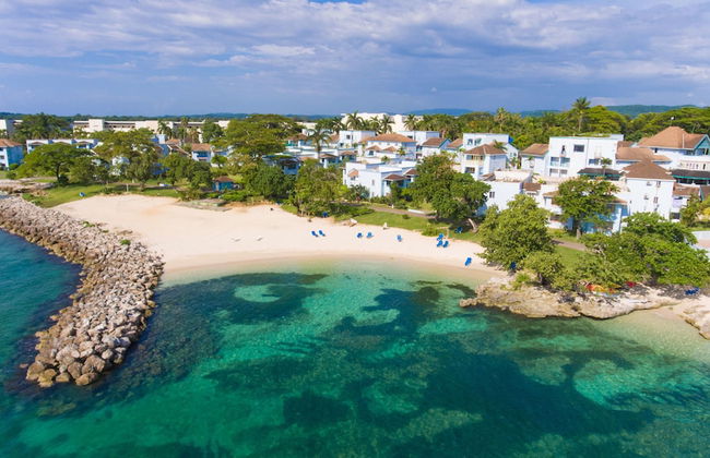 Point Village Studios and Suites - Photo 42