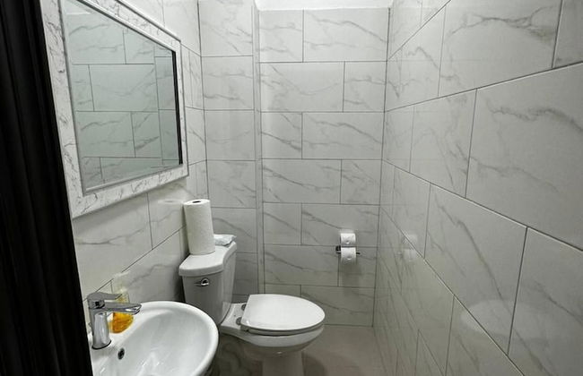 Luxury Living- Modern - Contemporary Home With Brand New Pool in Manor Park - Foto 18