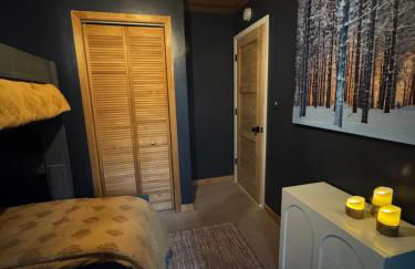 Modern Peaceful Nordic Cabin Near Lake with Pickleball-Basketball Court - Foto 27