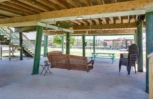 Port Sulphur Retreat with 2 Balconies and Arcade - Foto 17