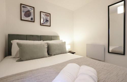 Chic 2 Bed Flat near Central Cardiff - Photo 16