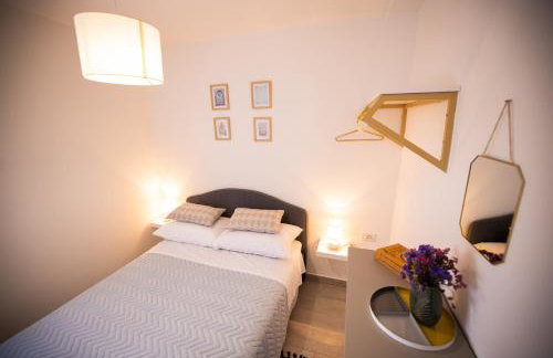 Villa Pietra- Modern rustic poolside oasis - Photo 25