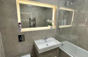 Stylish Riverside Apartment - Foto 15