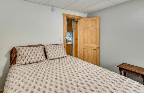 Home Theater and Hot Tub! Home Near Higgins Lake - Foto 12