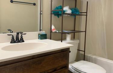 Cheerful 3 Bdrm space, 2 bath!. You gotta love it! - Photo 33