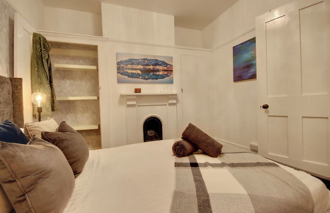 Southsea 4BR Getaway with Private Yard - Foto 8